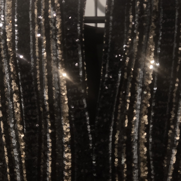 Aqua Sequin dress in Black and Gold - Picture 5 of 7